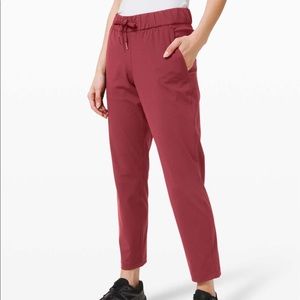 Lululemon On the Fly Plant 7/8 NWOT